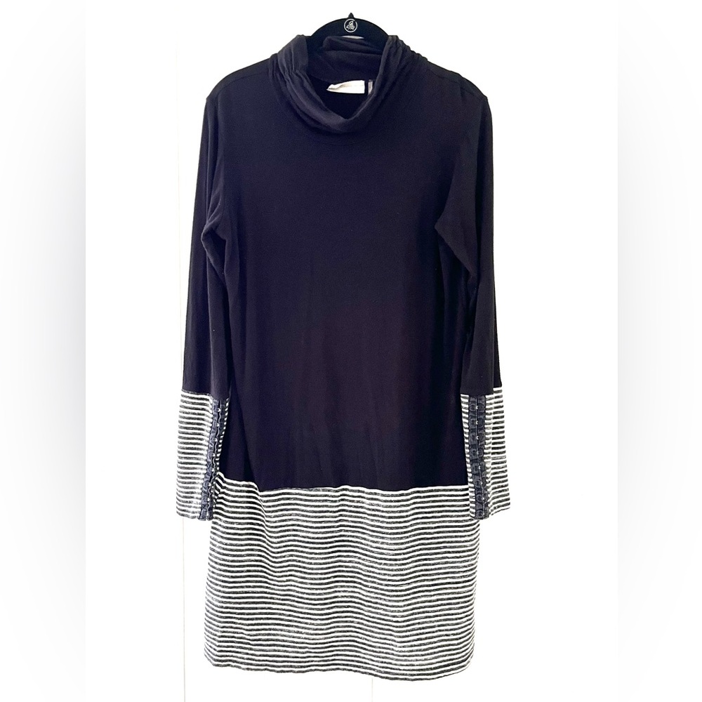 Trouble at the Mill Black/White Striped Long Sleeve Shift Dress, Sz M (P2P 19”)